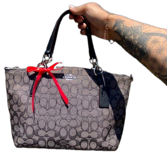 Coach Handbags - EUC Coach Kelsey black and grey Monogram